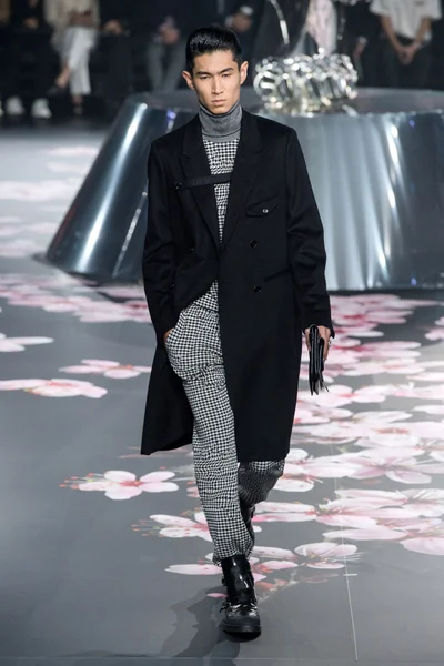 Look 11